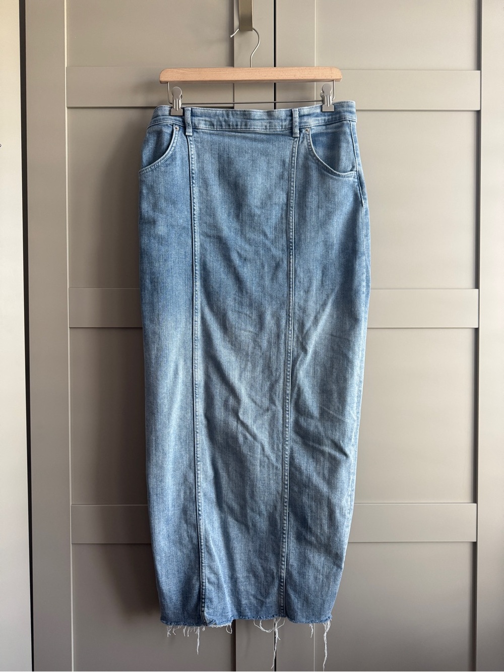 ZW Long Denim Faded Blue Skirt Stretchy XL Zara Slit Back